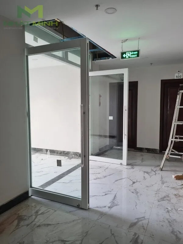 K&iacute;nh chống ch&aacute;y được ứng dụng nhiều trong l&agrave;m cửa ph&ograve;ng ch&aacute;y